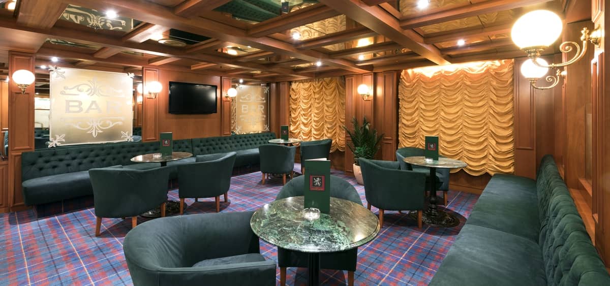 1- THE WHITE LION PUB <br> O AUTÊNTICO PUB BRITÂNICO