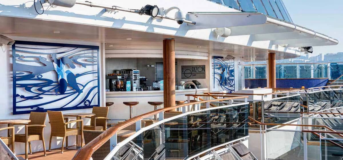 1- HORIZON BAR <br> PÔRES DO SOL COM UM COPO NA MÃO