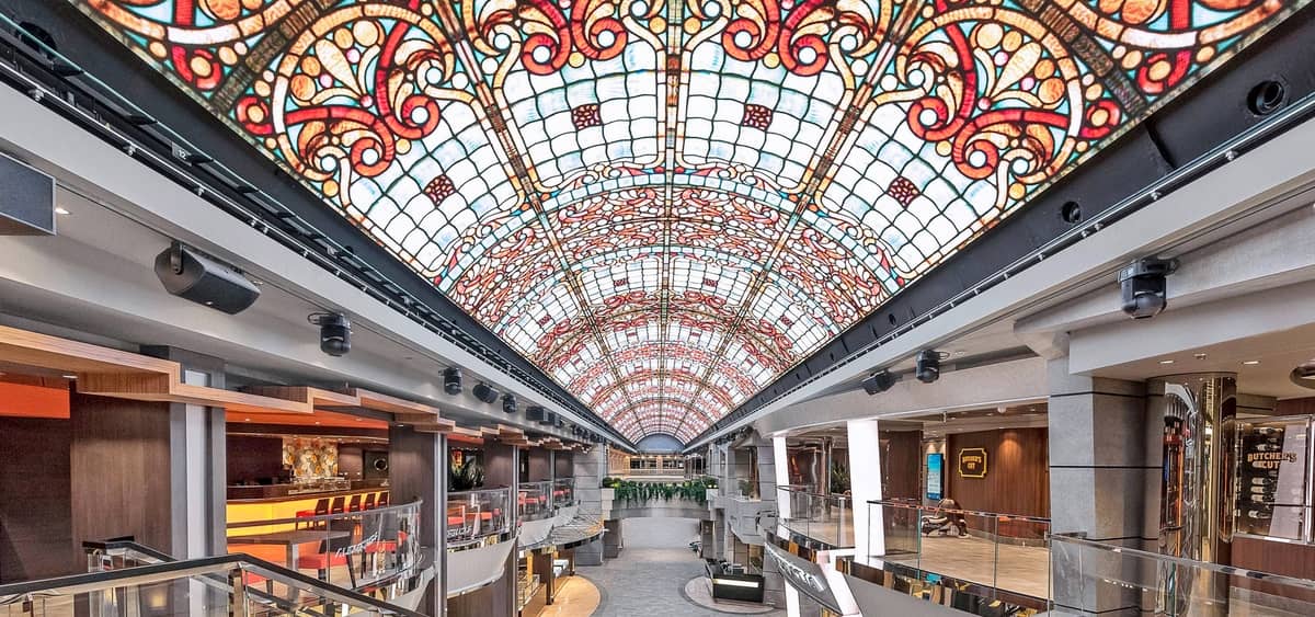 1- GALLERIA MERAVIGLIA <br> O CORAÇÃO PULSANTE DO NAVIO