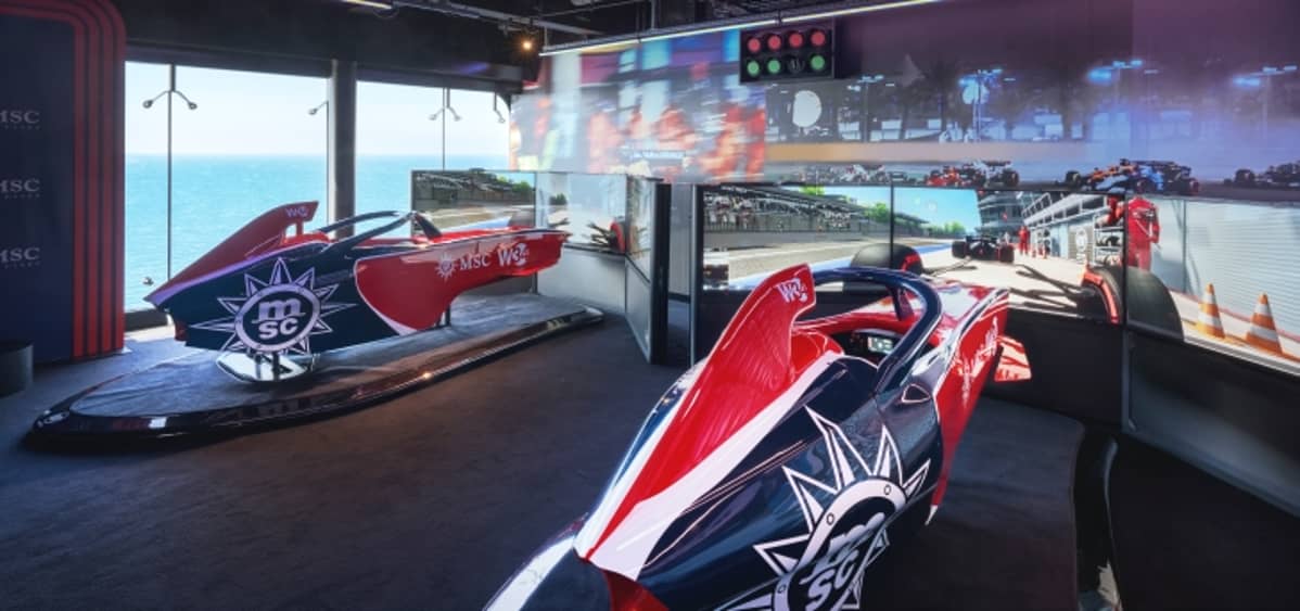 2- SIMULADOR F1 <br> VIVA A ADRENALINA DA PISTA