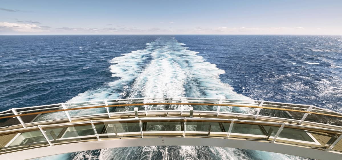 2- PONTE DOS SUSPIROS <br> UM MOMENTO SUSPENSO ENTRE O CÉU E O MAR