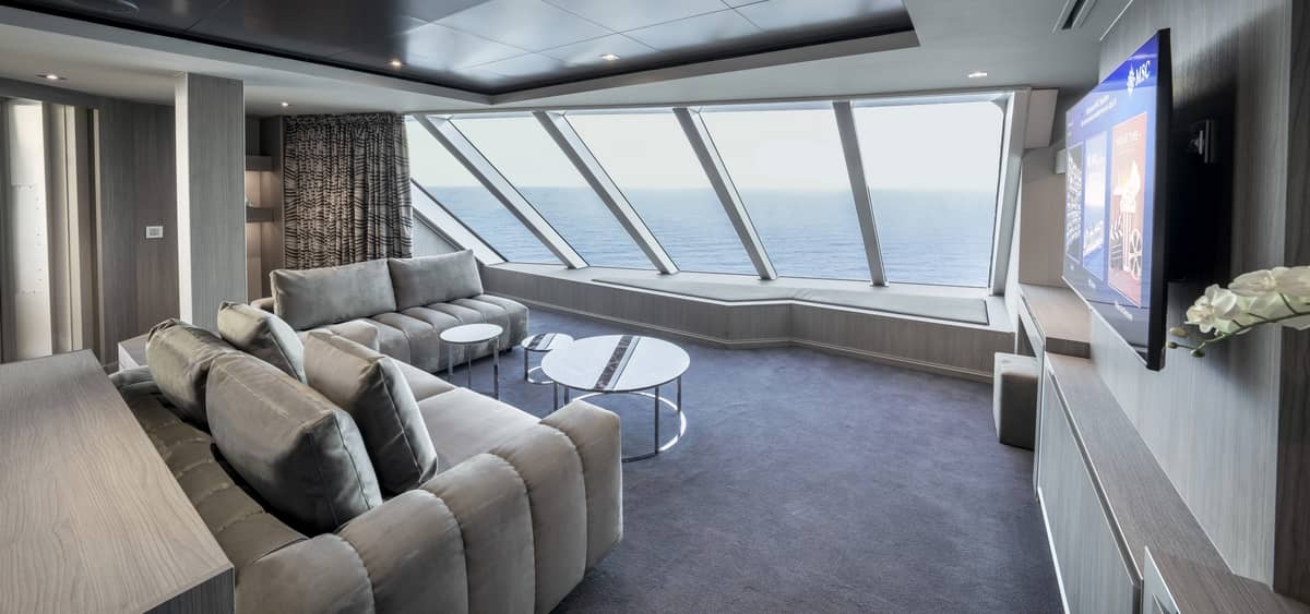 5- O MSC YACHT CLUB <br> SUÍTES ELEGANTES E SERVIÇO PERSONALIZADO