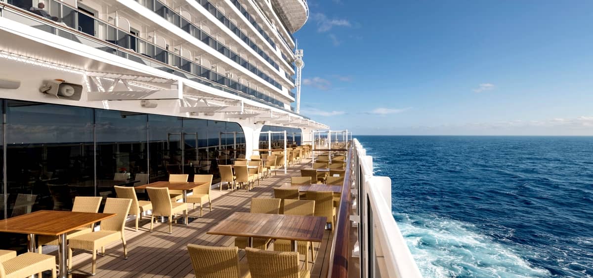 1- WATERFRONT BOARDWALK <br> VISTAS PANORÂMICAS A 360°