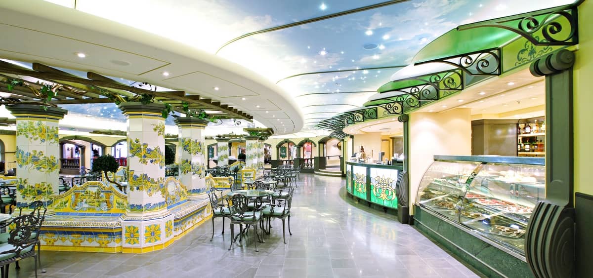 3- LA PIAZZETTA <br> A PRAÇA ITALIANA DE SABORES E MÚSICA AO VIVO