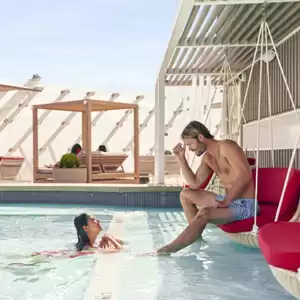 A quem se destina a companhia Celebrity Cruises