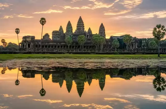 Angkor Wat ao amanhecer