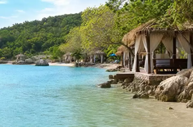 Em Nellie's Beach