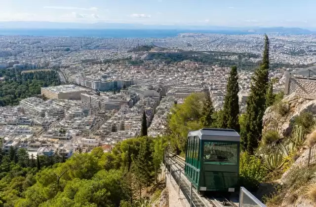 Em Atenas