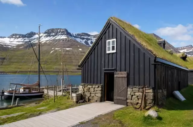 Em Ísafjörður