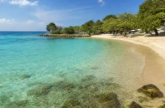 Am Doctor's Cave Beach