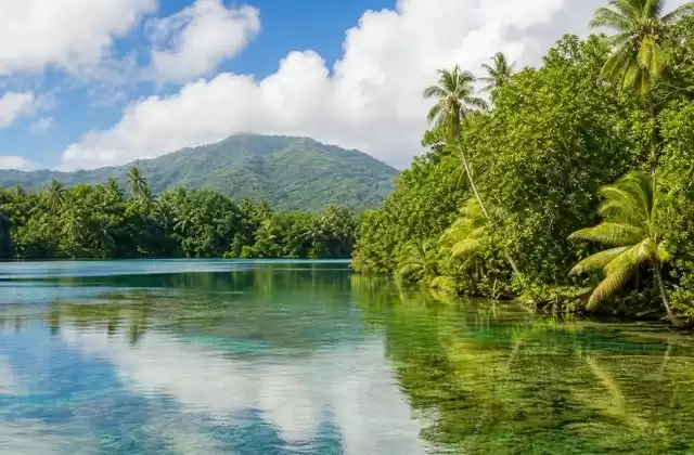 Em Pohnpei