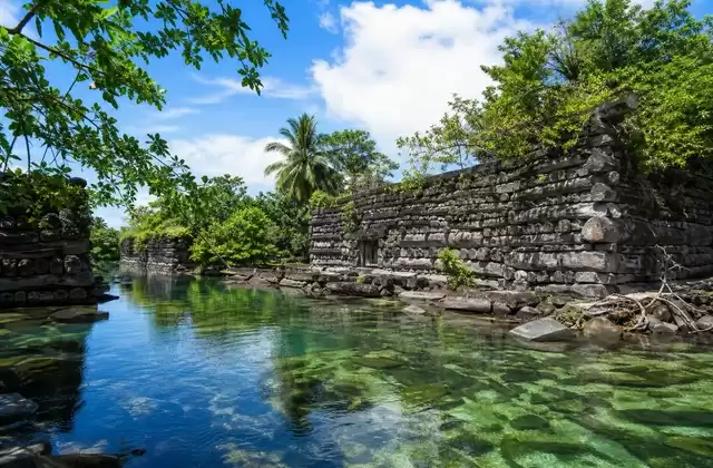 Em Pohnpei
