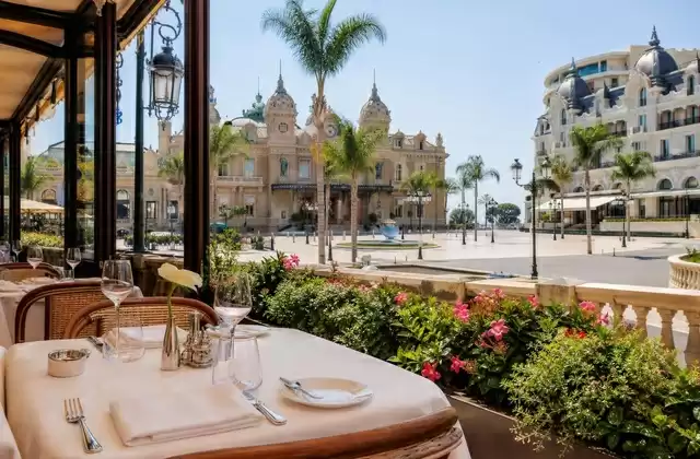 Im Café de Paris