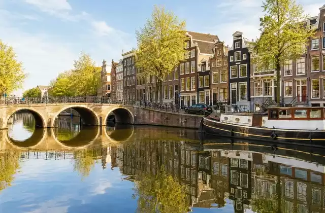 Von den Amsterdamer Grachten aus