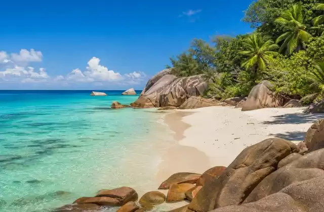Em Anse Lazio
