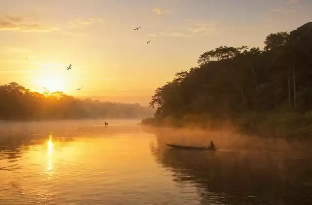Nascer do sol no rio