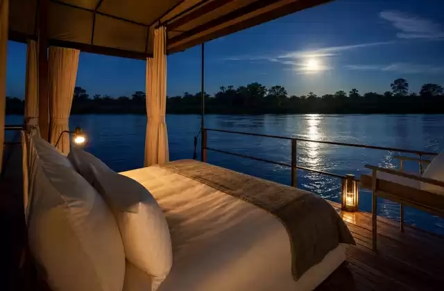 Lodge flutuante ou barco intimista
