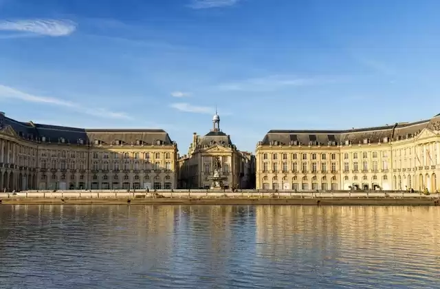 Bordéus visto do Garonne