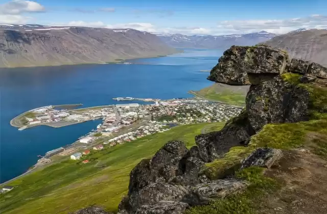 Caminhada para Naustahvilft