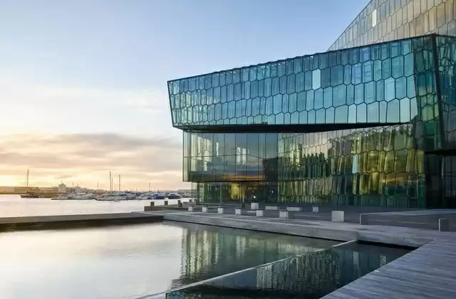 Arquitetura de vidro da Harpa