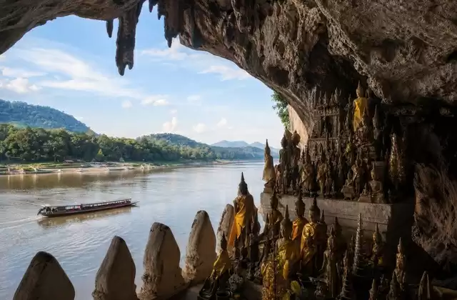 As grutas de Pak Ou de barco
