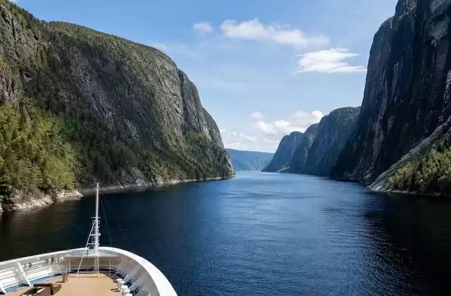 Navigare nel fiordo di Saguenay